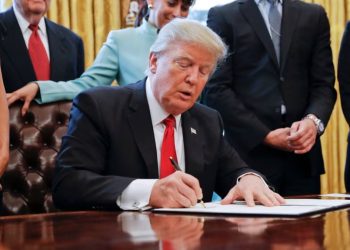 ترمپ: آماده کمک به آزادی مردم ایران هستیم