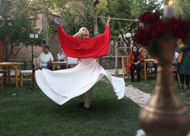 گروه طالبان صحبت با زن همسایه و رقص دختران را جرم اعلام نمودند