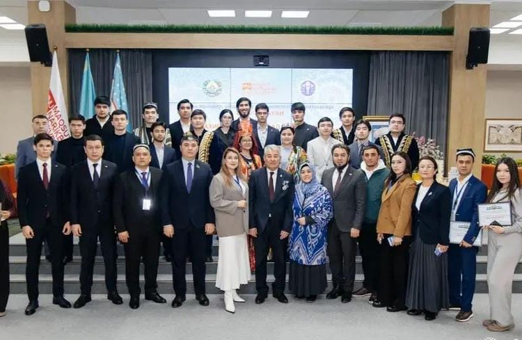 محفل تجلیل از سال‌روز تولد امیر علی‌شیر نوایی و ظهیرالدین محمد بابر در قزاقستان برگزار شد