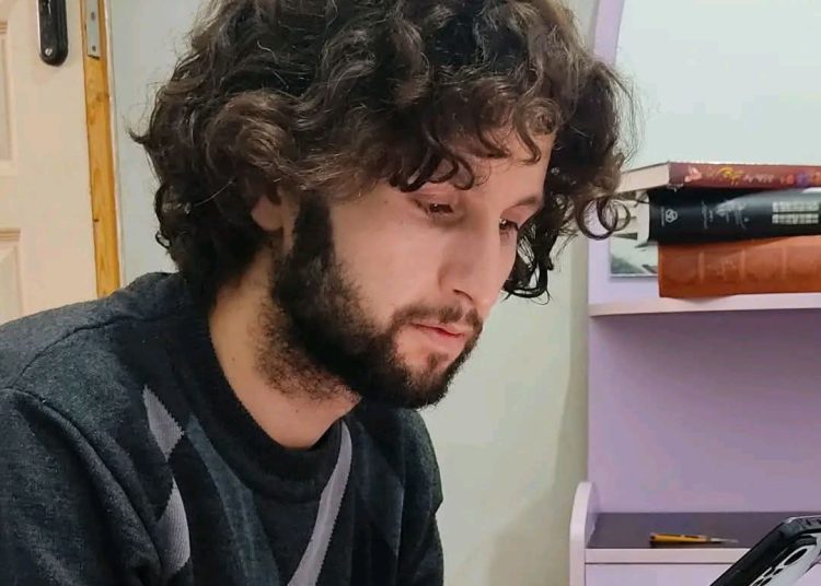 احسان بدخشانی به مدافعان زبان پارسی: ابراز احساسات در صفحات اجتماعی تغییر نمی‌آورد