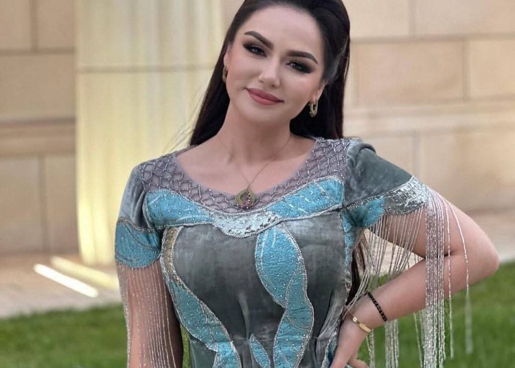 نگینه امانقلوا آوازخوان تاجیکستانی، برنده جایزه «قند پارسی» شد