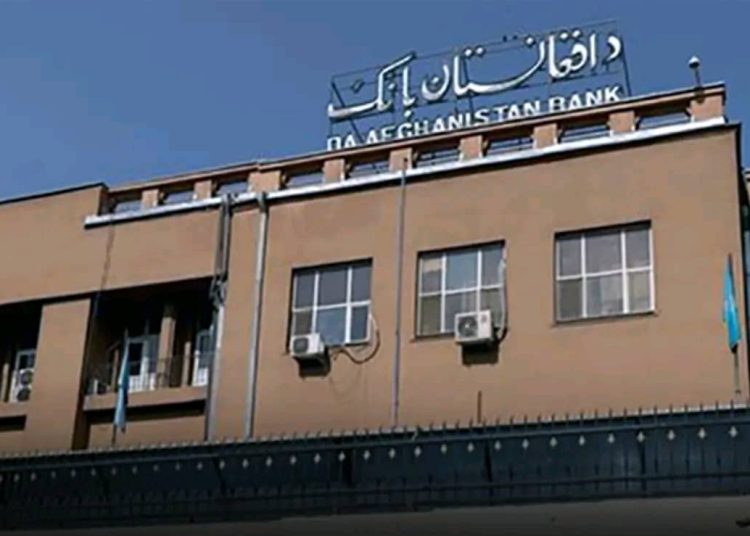 گروه طالبان از برداشت محدودیت‌ تضمین‌های بانکی خبر داد 