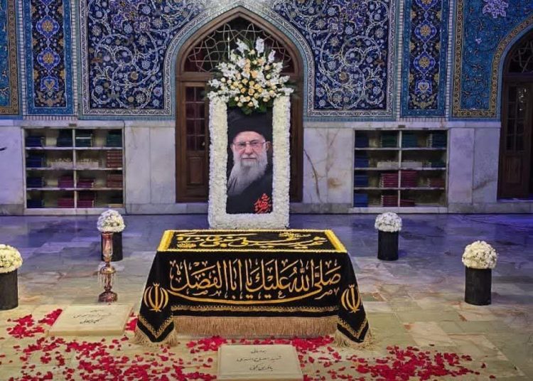 پایان مردی که آرزو داشت تا ۵۰ سال دیگر زبان علم جهان پارسی شود؛ مروری بر کارنامه فرهنگی سید علی خامنه‌ای