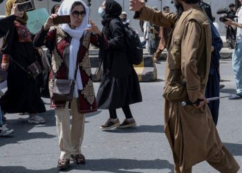 گروه بحران: محدودیت بر زنان، خراسان‌افغانستان را منز‌وی‌تر کرده است