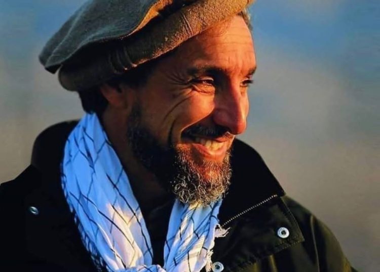 احمدشاه مسعود چهره‌ای محبوب در تاجیکستان که با لقب «شیر پنجشیر» شناخته می‌شود