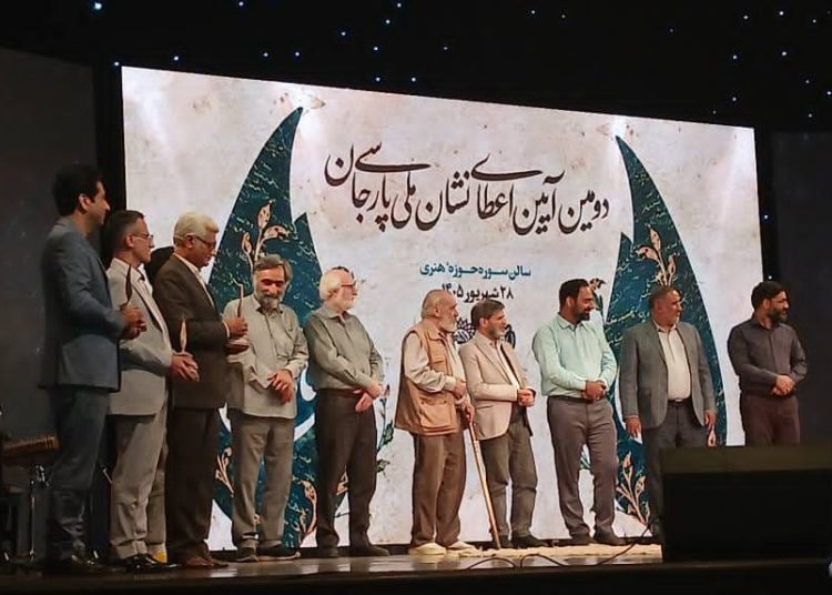 ناصر فیض: پاسداری از زبان پارسی وظیفه تک‌تک ماست