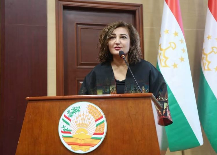 گلچهره یفتلی: بازداشت مژده اوزبیک به اتهام سروردن شعر قابل توجیه نیست