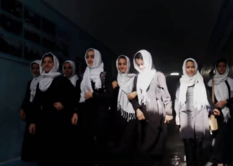 رائول والنبرک: گروه ط-البان آموزش دختران را با محدودیت‌های گسترده روبه‌رو کرده‌اند